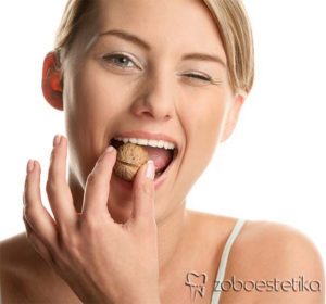 Zakaj zobni implantat?